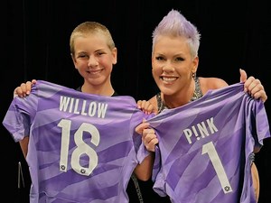 Singer P!nk shares the stage with her daughter Willow