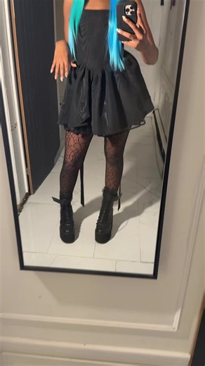 Exploring Emo Girls Fashion Trends