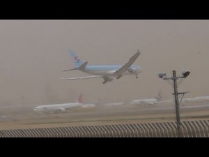風で揺れる飛行機 成田、着陸やり直しも