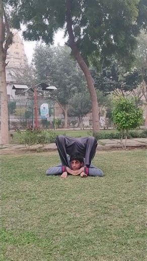 The😇😁Spine of Steel Defying Gravity with Backbends #yogaskills #shortsyoga #yogapose #youtuber