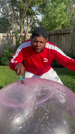 Adding 1 million Waterbeads to a Wubble bubble thats full of water