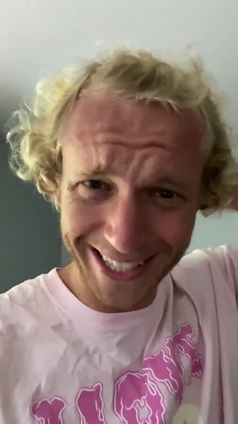 What is bro eating?