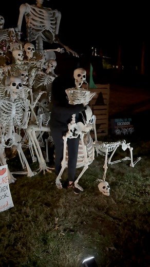 Walking Skeleton Costume Transition for Halloween #Halloween #spookyseason #skeletons #halloweencostume | Skeletons on Kerth Road