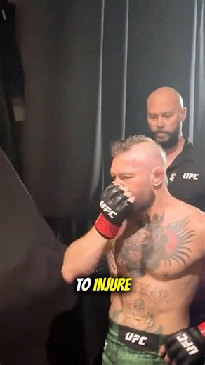 Conor McGregor SUFFERED ACL/PCL injury against Max Holloway! 😦 #conormcgregor #maxholloway
