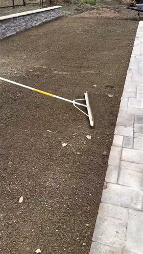 Hand grading and prepping an area out before install 💪🏽