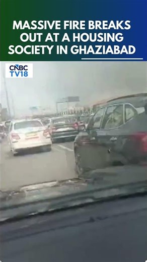 Massive Fire Breaks Out At A Housing Society In Ghaziabad | Indirapuram | N18S
