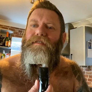 7M views · 11K reactions | This lad decided it was time to shave off his beard after letting it grow for a year - what a transformation! 倫‍♂️ | LADbible | Facebook