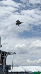 F-22 Tailslide Tight Turn! Fun to see this jet up close! 🤩✈️ #airshowvideos #airshow #aviation #aviationphotography #aviationlovers #airplanereels #airplane #facebookreels #fypchallenge #fyp #facebookviral #facebook #fbreels #reels #fblifestyle #f22 #f22raptor #OrlandoAirShow | Airshow.Videos