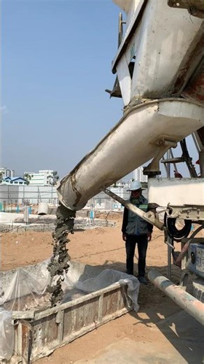 How Ready-Mix Concrete Trucks Deliver to the Site