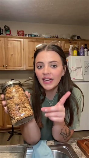 Episode 4: homemade swaps series 😊 Granola Recipe: -2 cups oats -1/2 cup nuts -3 tablespoon 🍯
