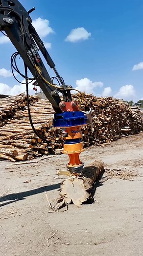 1.1K views · 16 reactions | Splitting an elm log with Dipperfox's cone splitter. #logsplitter #forestry #landclearing #conesplitter #excavator #heavyequipment | Dipperfox | Facebook