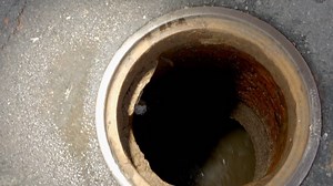 967K views · 10K reactions | A diver assigned to maintain a sewer system is knocked off his feet by a sudden rush of sewage when he removes a blockage. Watch more Sewer Divers on discovery+: https://bit.ly/3izOdaf | Love Science | Facebook
