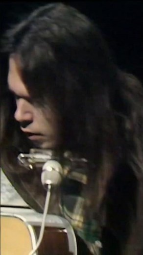 Neil Young sings his unforgettable song Heart Of Gold pt3