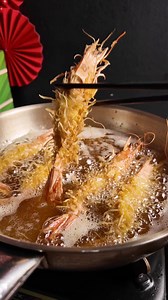 Đã tôm lại còn chiên dừa nữa thì… nhức nách 🤣🤣 #quancooking #ĐỗQuân #food #short | Quân Cooking