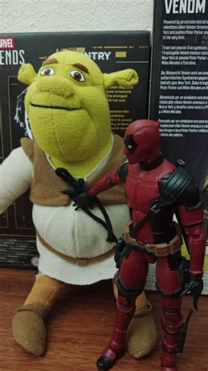 Un muñequito de Shrek👀 (créditos a dream_ilustra) #humor #marvel
