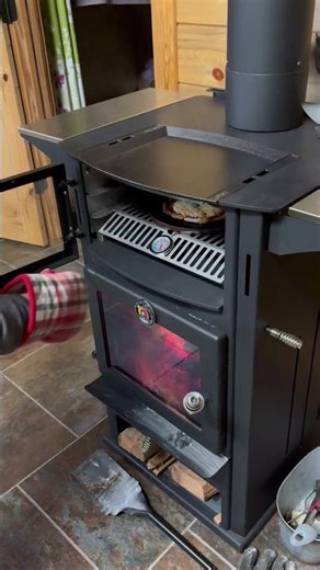 Kumo cook stove making some homestead pizza and heat the house #offgridliving #mountainmodern