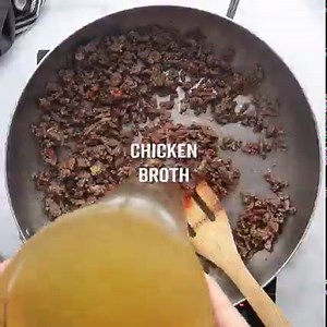 Homemade Hamburger Helper is filling and hearty! It's a perfect dish for the family that comes together in under 30 minutes! Full Recipe:https://lilluna.com/homemade-hamburger-helper/ | Lil' Luna - Kristyn Merkley