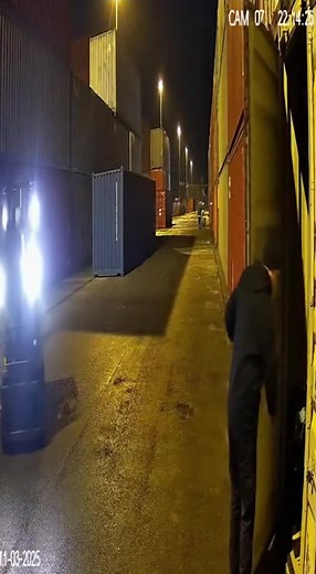 Thief stole and get Caught #thief #ThiefCaught #robbery #CCTVCamera #CCTVFootage #CaughtOnCamera #caught #trendingpost #viralchallenge | Unseen-footages