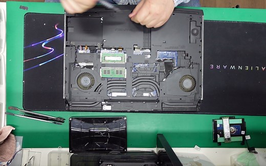 Alienware外星人笔记本17R4 R5拆机视频清灰更换硅脂换电池 看完你也可以成为拆机大神!