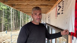 Revêtement extérieur: l’installation du solin au-dessus des fenêtres. | Chroniqueur influenceur construction inspection Hugues Nadeau