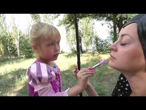 Princess Costumes & Kids Makeup Pretend Play Beauty Salon with Paints & Real Princess Dresses