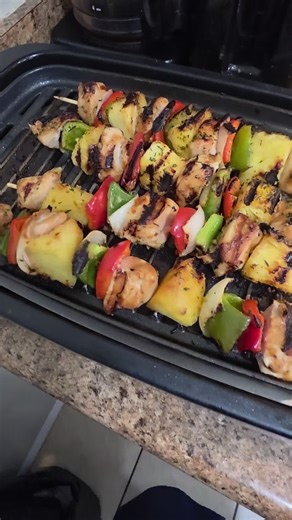 Working 12 hrs shifts and a half back to back. You meal prep. 💯🤷🏻‍♀#workingonmeforme #lovehandlesfordays🔥 #cookingismylovelanguage🔪 #healthyaddictions