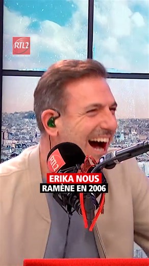 Clôturer l’année, oui… revenir en 2006, non 😅 La banque, c’est bien en 2026, Erika ! 🤣 | Le Double Expresso RTL2
