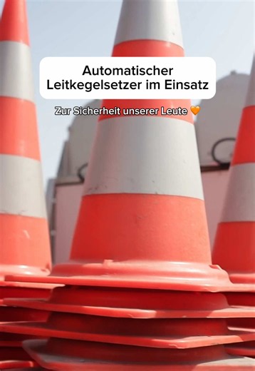 𝗟𝗲𝗯𝗲𝗻𝘀𝗿𝗲𝘁𝘁𝗲𝗻𝗱𝗲𝗿 𝗔𝗿𝗯𝗲𝗶𝘁𝘀𝘀𝗰𝗵𝘂𝘁𝘇 🚧 Beim Einrichten einer Baustelle müssen unsere Mitarbeitenden dank des automatischen Leitkegelsetzers nicht mehr direkt neben dem fließenden Verkehr arbeiten. 👉 Sie bedienen das Gerät sicher aus der geschützten Fahrerkabine per Computer oder Touchscreen. Für mehr Sicherheit. 🧡 #safety #roadwork #autobahn #streckendienst #baustelle