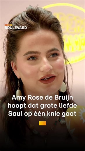 Voor Amy Rose is het duidelijk: Saul is de liefde van haar leven, maar er ontbreekt nog één ding: een ring! 💍 Stiekem hoopt ze dat hij snel op één knie gaat. #huwelijk #huwelijksaanzoek #rtlboulevard