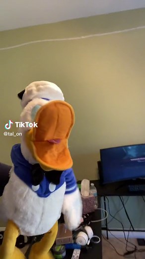 Donald Duck made a mistake #fyp #tal_on #KAYKissCountdown #foryou #wow #funny #mickeymouse #goofy #donaldduck