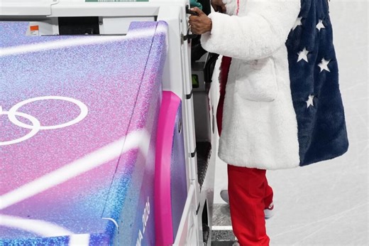 Snoop Dogg takes part in Winter Olympic torch relay