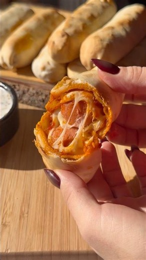 ⚽️Pizza-style sausage rolls 🍕
