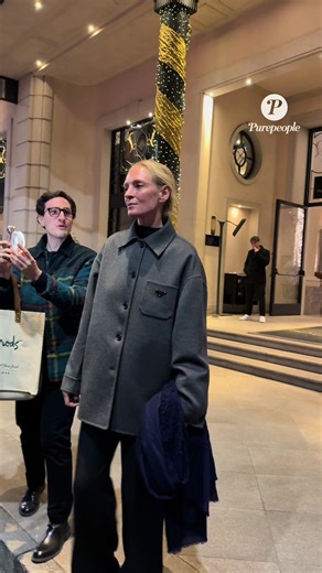 Uma Thurman brille à Milan lors de la Fashion Week