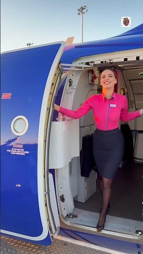 Why Airplane Doors Aren’t Automatic 😱