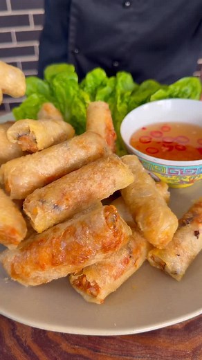 270K views · 55K reactions | I LEARNT A NEW WAY TO MAKE SPRING ROLLS USING RICE PAPER! #springrolls #wok #fried | DIMSIMLIM | Facebook