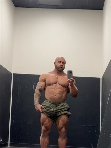 Aaron Clark- Fitness Coach/Trainer on Instagram: "Pic 1: Me at 17 years old… 110lbs. Pic 2: I started training hard… got to about 160lbs before HS graduation. Pic 3: My first year on stage… totally winging it. Even without a spray tan, I still managed to get 2nd place at NPC Teen Nationals. Pic 4: Shortly after, I tore my pec. I decided I wanted nothing to do with bodybuilding anymore. I starved myself down to 130lbs and fell into depression. Pic 5: I slowly rehabbed the injury and started eatin