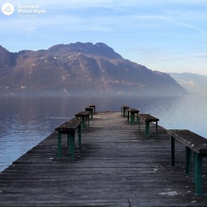 " Ô temps ! suspends ton vol " 🥰 au lac du Bourget, le plus grand lac naturel de France avec ses 18 km de long 😍 En savoir sur le lac du Bourget 👉 http://bit.ly/Lac_Du_Bourget Aix les Bains Riviera des Alpes Savoie Mont Blanc | Auvergne-Rhône-Alpes Tourisme