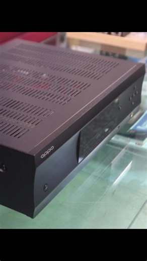 Oppo UDP-205 Bluray Player https://www.hifiplaza.co.kr #hifi #하이파이 #audiophile #hiend #vintage Video - Disc Support: 4K Ultra HD Blu-ray, Blu-ray, DVD, SACD, DVD-Audio - File Support: HEVC, H.264, VP9 4K, Hi10P codecs - Video Features: HDR10 and Dolby Vision (via firmware), upscaling to 2160p - HDMI Outputs: 2 (main v2.0, audio only v1.4) - HDMI Input: 1 HDMI v2.0 input Audio - Analog Outputs: - Dedicated stereo analog output: XLR balanced and RCA single-ended - 7.1ch and 5.1ch multichannel anal
