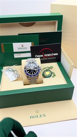 Rolex GMT-Master II 126710BLNR – anno 2020 🖤💙 Usato pari al nuovo, mai lucidato, full set completo. La “Batman” in acciaio Oystersteel con bracciale Jubilee: sportiva, elegante, intramontabile. Un’icona Rolex che non ha bisogno di presentazioni, solo del polso giusto. 📦 Box & papers 🔒 Condizioni eccellenti ⌚ Referenza 126710BLNR #Rolex #GMTMasterII #Batman #126710BLNR #RolexGMT RolexLovers LuxuryWatches FullSet Unpolished WatchCollector SwissMade DepsWatches