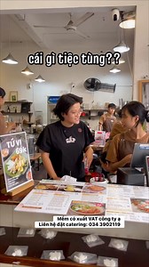 Ngoài bán lẻ mỗi ngày, Mềm còn nhận setup bữa ăn xế cho công ty, bên Mềm có xuất hóa đơn VAT, có hỗ trợ sắp xếp tận nơi. Mỗi phần ăn được chuẩn bị tại bếp tổng sạch sẽ, đóng gói gọn gàng, thực đơn nhẹ bụng, dễ chịu, phù hợp cho giờ chiều. Liên hệ để lên menu & lịch giao linh hoạt theo nhu cầu doanh nghiệp nha. #memngon #tiemxoichillnhatsaigon #xoithitnuong #anvathanoi #xoithitkho | Mềm