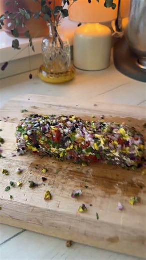 Mediterranean Cheese Log 🍅🫒
