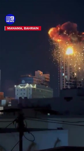 Video appears to show a suspected Iranian drone hitting a high-rise building in Bahrain. Bahrain's Interior Ministry has confirmed that several residential buildings in the capital Manama were hit. #9News LIVE UPDATES: https://nine.social/15GR | 9 News Sydney