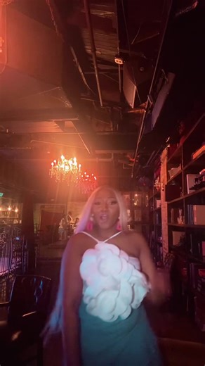 Lip sink so off lol I Imma need apple to make a three person listen device ASAP @Alexia @Torri Lewis #linkup #girlstriip💜 #fortheplot #jamaicantiktok #bdayweekend