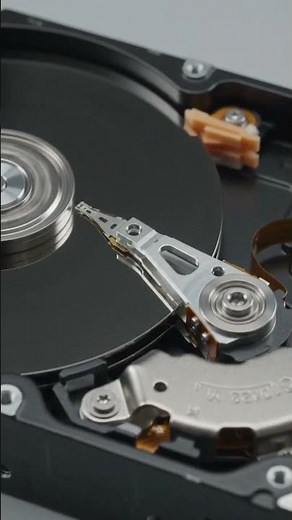 Inside a Hard Disk Explained 💻 #datadump #datasoft ❤️👌🙏#hardisk #information #data