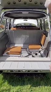 UNE RARISSIME DS BREAK... AUX PHARES MOBILES ! Rencontre avec Roland Levrat à l'occasion de la Retromobile de Queige (Beaufortain-Savoie-France). Interview et vidéo : Claude Vernier-favray #ds #retromobile #bonheur | La Place du Village