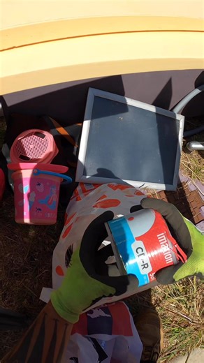 247K views · 4.6K reactions | It’s a bag of old iPhones & chunky dell monitors #polyprophet #youtube #free #treasurehunt #hardrubbish #australia #curbside #sidehustle #dumpsterdiving #streetscrapping #scrapping #scavenger #reseller #resell #relaxing #asmr #value | Poly Prophet | Facebook