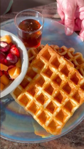 Best fluffy & crispy buttermilk waffles 🧇 🍒 #fyp #explore #easyrecipe #cooking #waffles #breakfast