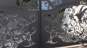 Metal Création dumas pascal et alexandra à Saint-Julien-Du-Sault Une entreprise où on parle de ferronnerie d’art, de sa conception à sa réalisation. C’est ici un couple de passionnés Monsieur et Madame Dumas qui nous partagent leur métier. #interview #yonne #art #latélédelyonne #ferronnerie | La Télé de l'Yonne