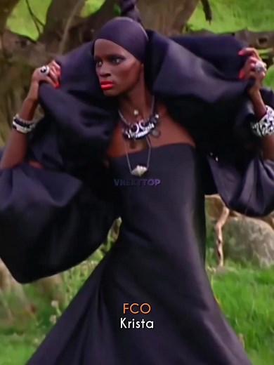 Áo đầm Lloyd Klein đẳng cấp trong ANTM Cycle 14