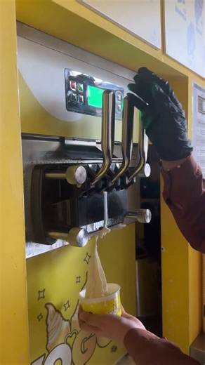 Yogo Universiti Malaya | Frozen Yogurt